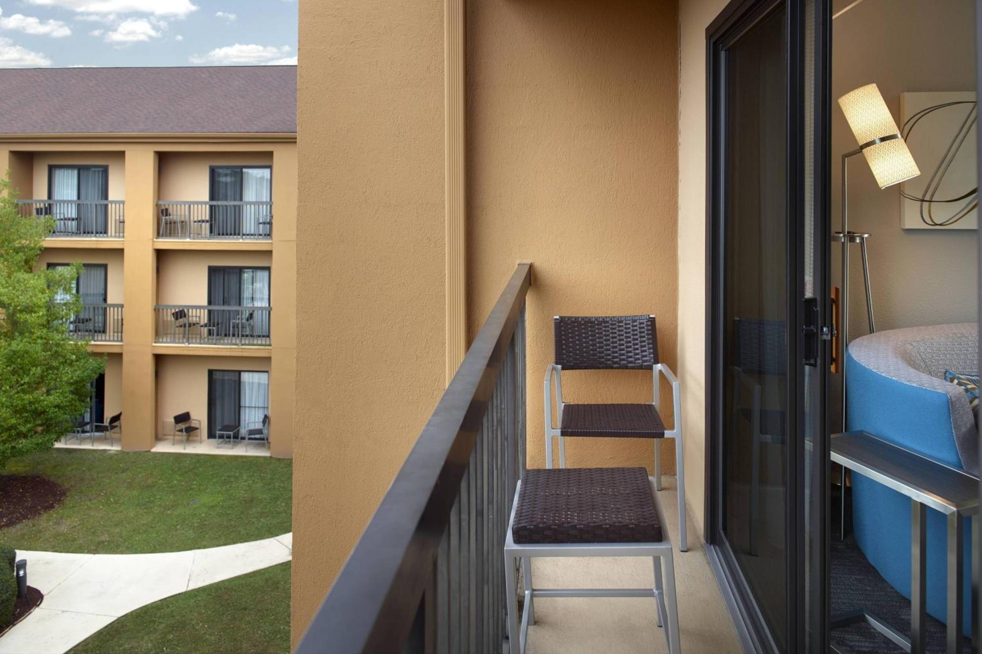 Courtyard By Marriott Феєтвілл Екстер'єр фото