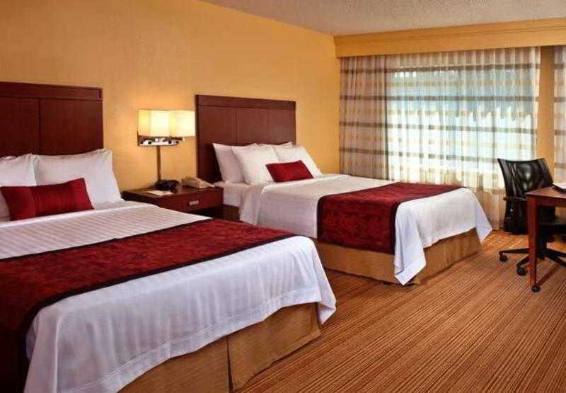 Courtyard By Marriott Феєтвілл Номер фото
